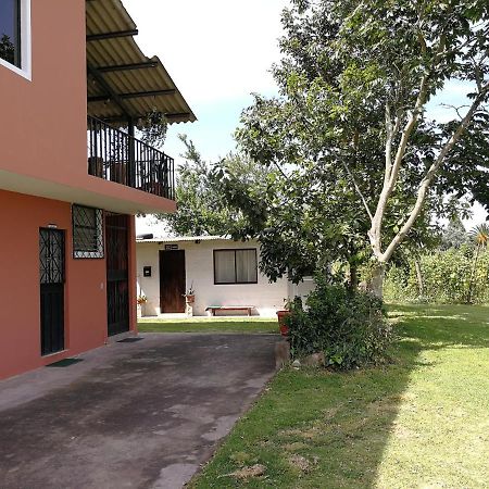 Chapelet Hostal Tababela Exterior photo
