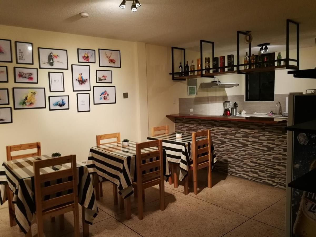 Chapelet Hostal Tababela Exterior photo