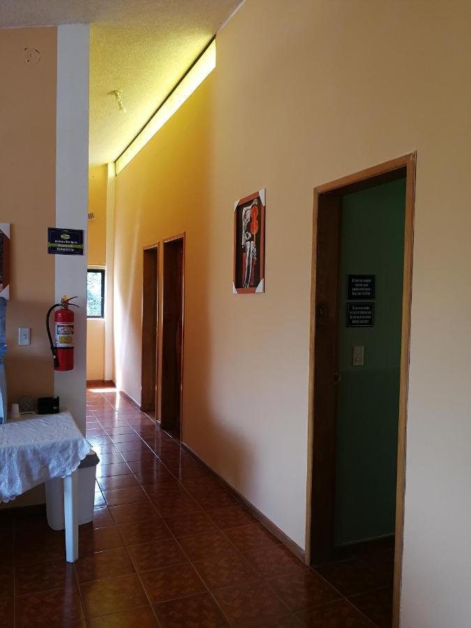 Chapelet Hostal Tababela Exterior photo