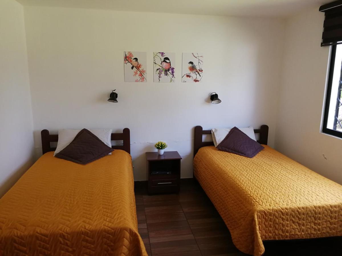 Chapelet Hostal Tababela Exterior photo
