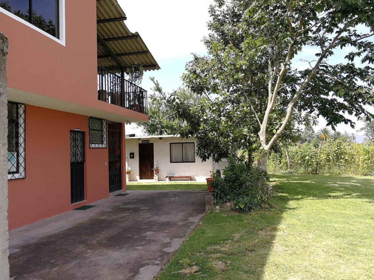 Chapelet Hostal Tababela Exterior photo