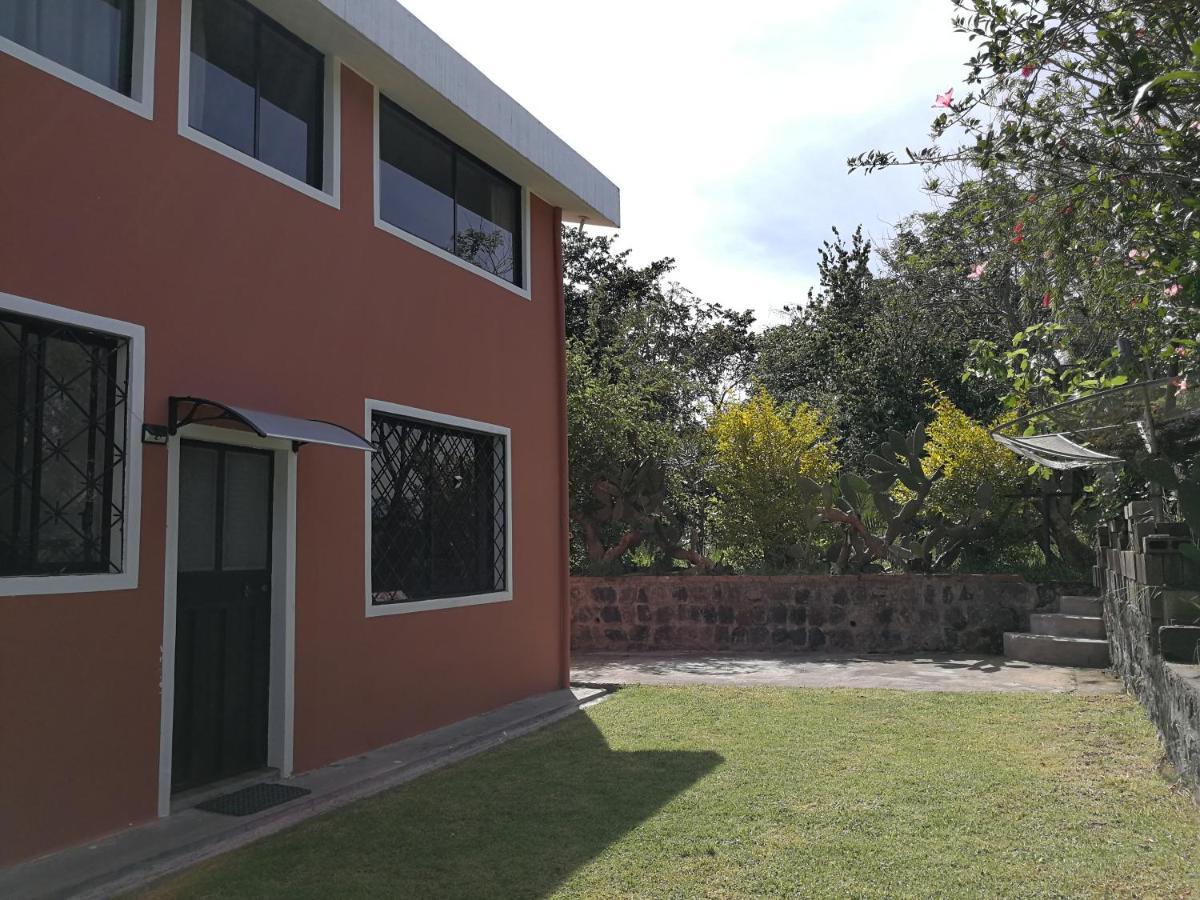 Chapelet Hostal Tababela Exterior photo
