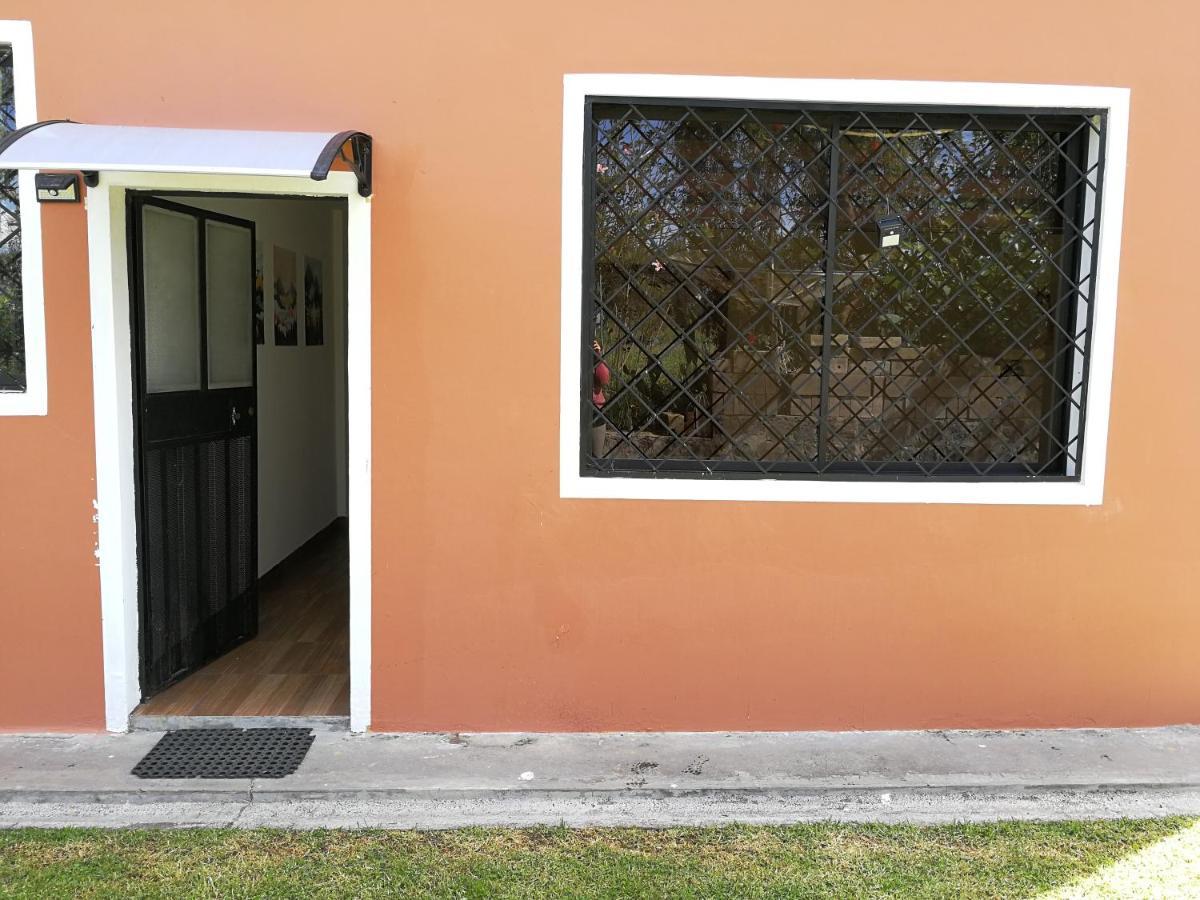 Chapelet Hostal Tababela Exterior photo