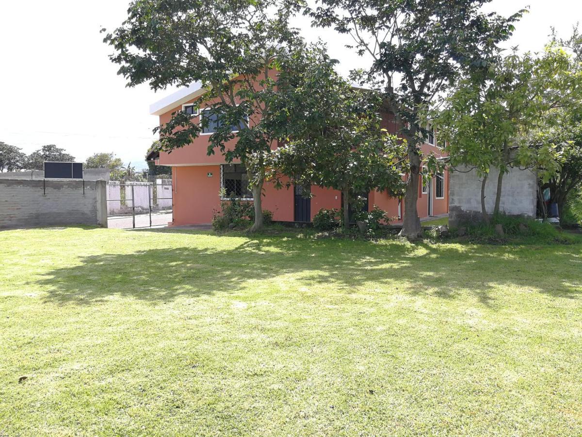 Chapelet Hostal Tababela Exterior photo