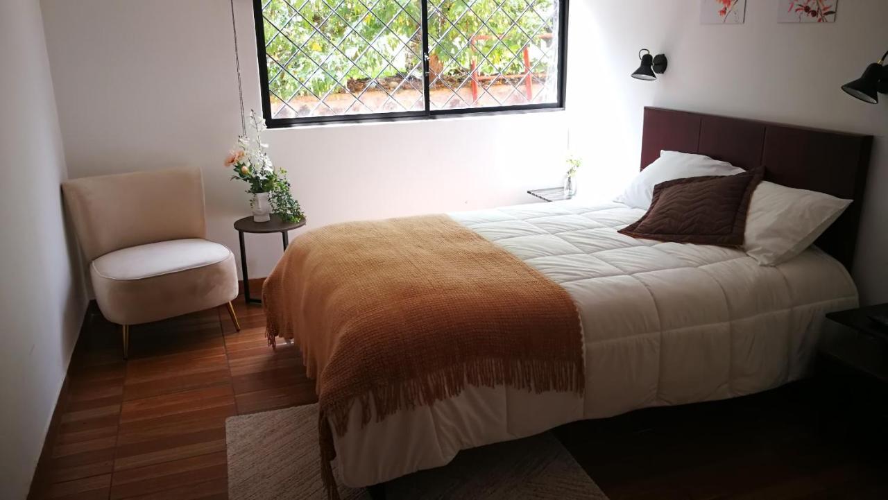 Chapelet Hostal Tababela Exterior photo