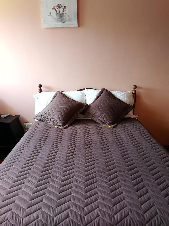 Chapelet Hostal Tababela Exterior photo