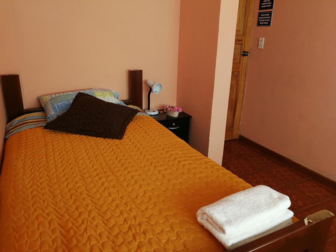 Chapelet Hostal Tababela Exterior photo