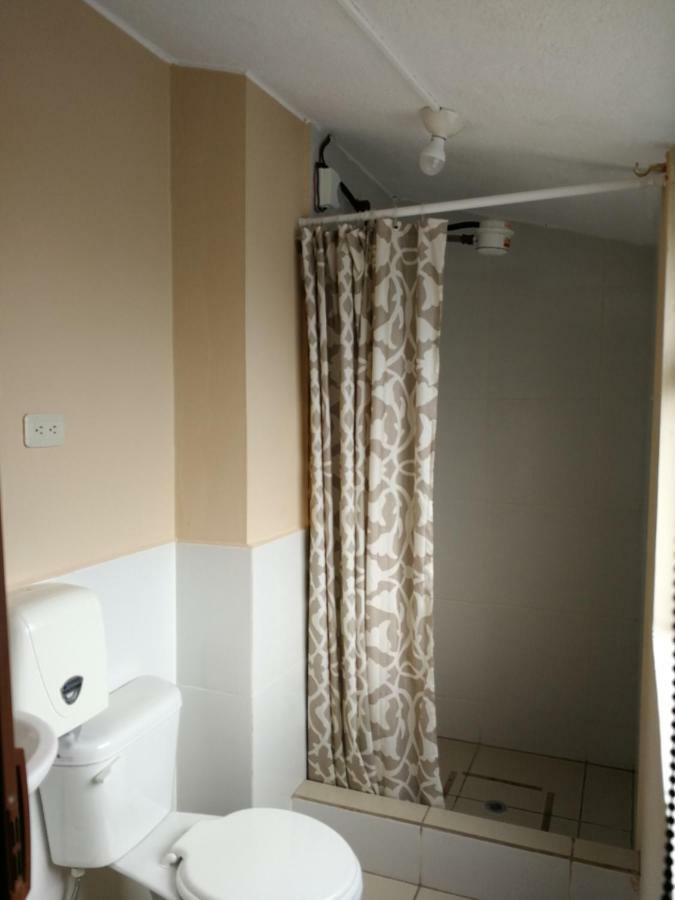 Chapelet Hostal Tababela Exterior photo
