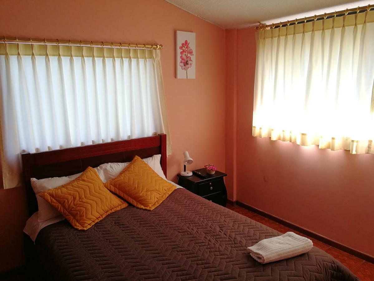Chapelet Hostal Tababela Exterior photo