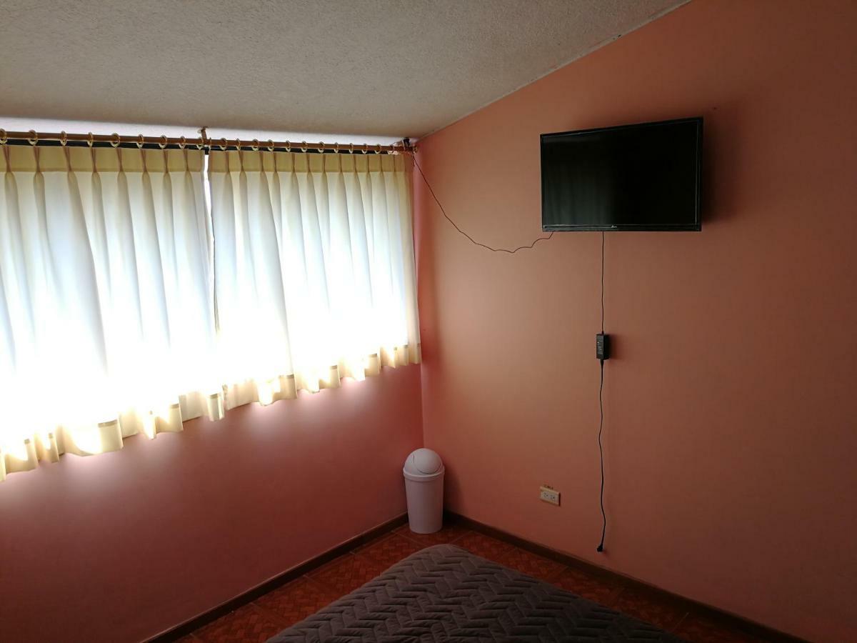 Chapelet Hostal Tababela Exterior photo