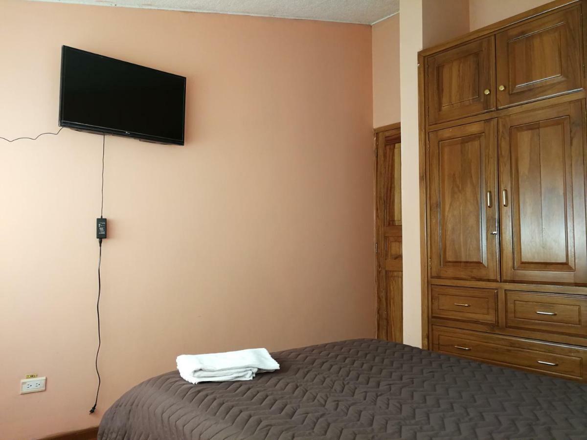 Chapelet Hostal Tababela Exterior photo